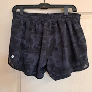 Women's Lululemon Camo shorts black size 12 tall athletic shorts running shorts